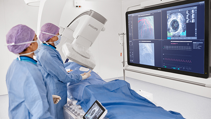(opens in the same window) Interventional cardiologists performing percutaneous coronary intervention with Azurion and IntraSight