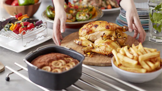 mno&scaron;tvo jela pripremljenih u aparatu airfryer